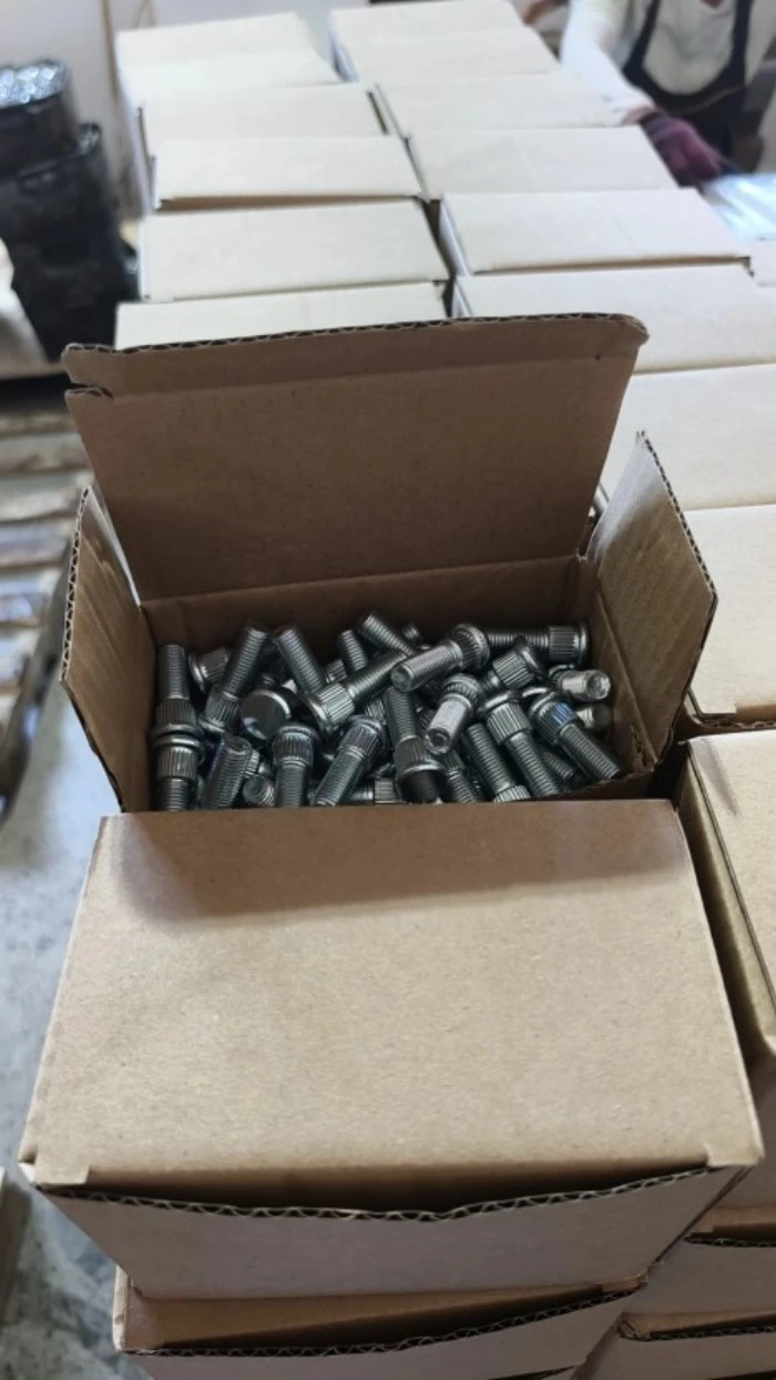 Custom Packaging Service for M12x1.5 Spline Lug Nuts